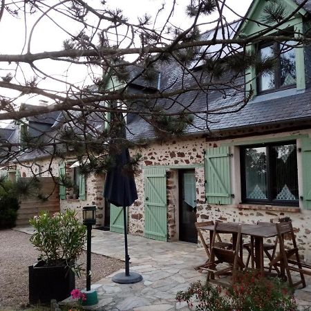 Chambre D Hote La Roussiere Saint-Ouen-Des-Toits Exterior photo